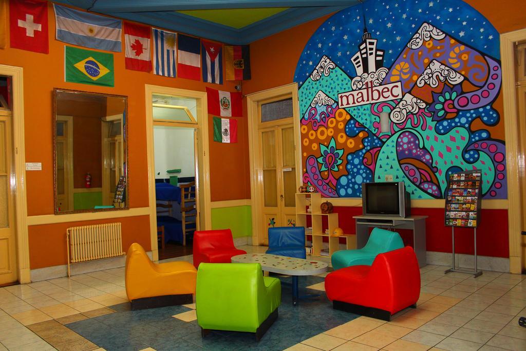 Malbec Hostel Central 门多萨 外观 照片